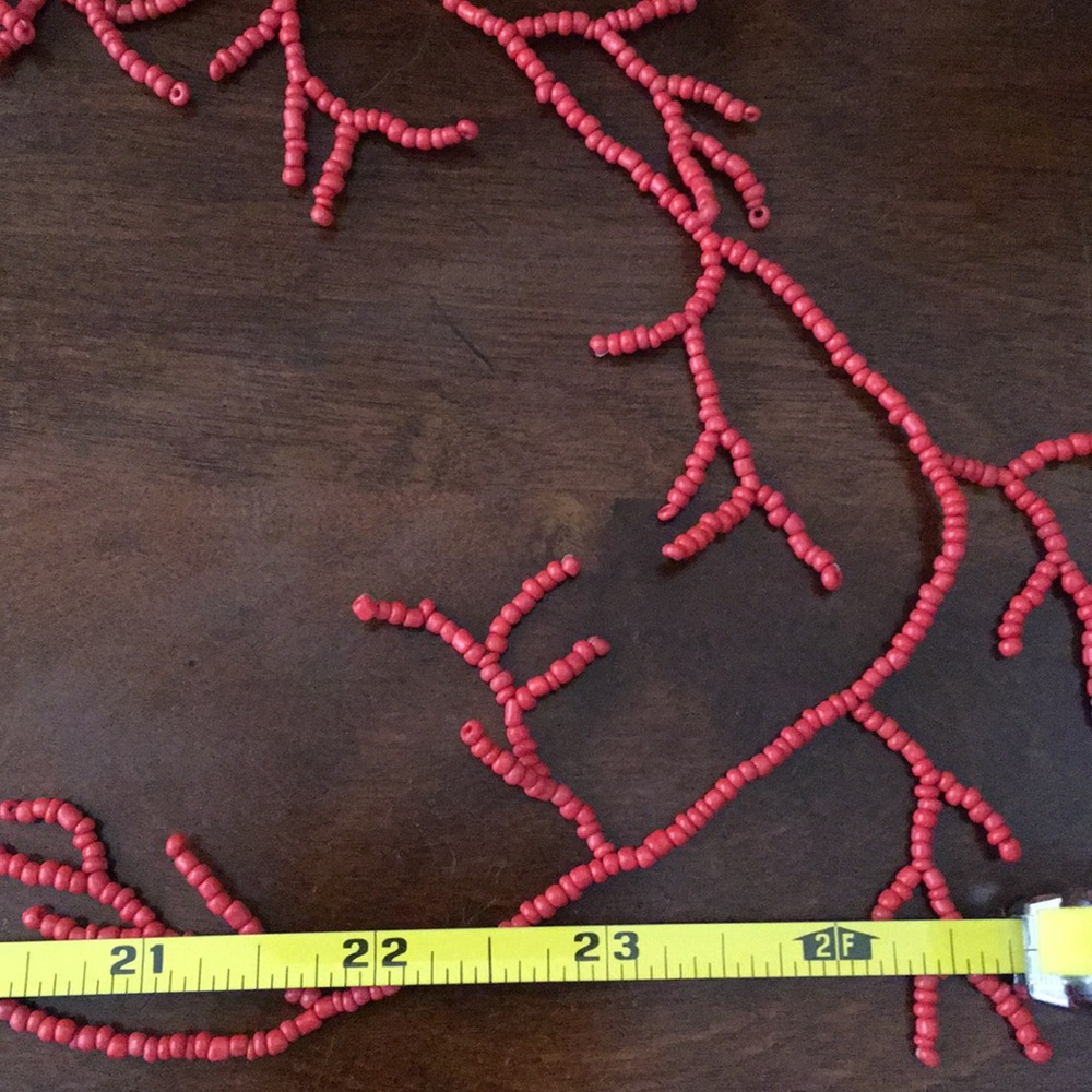 Coral beaded loop necklace - Picture 7 of 8